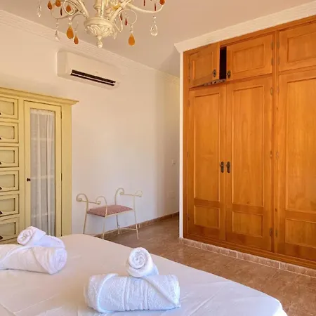 Holiday home Mit Privatpool Fuer 6 Personen Ca 250 Qm In Nerja, Andalusien Costa Del Sol *